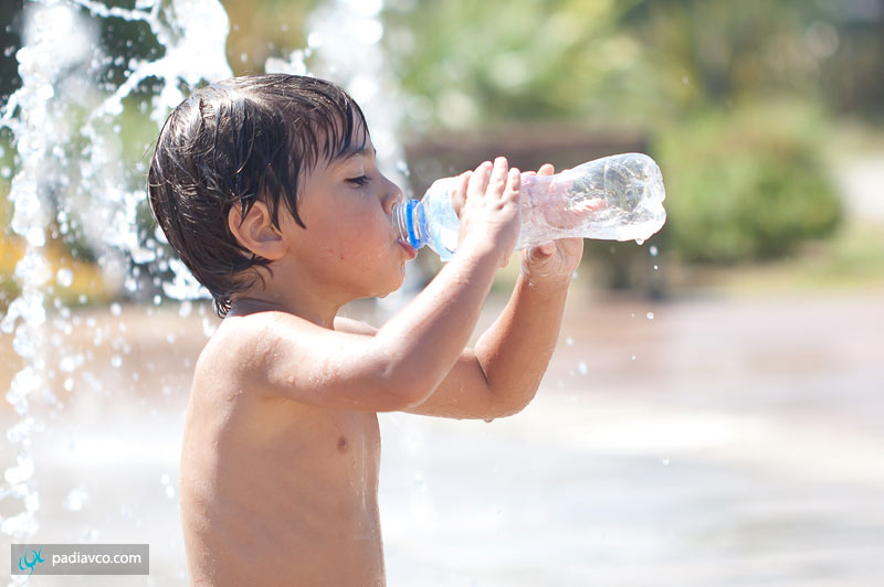 مراقب باشید تا کودکانتان در تابستان مبتلا به کم آبی نشوند