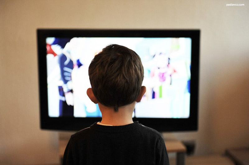 زمان تماشا کردن تلویزیون برای کودکان