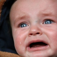 دلایل گریه کودکان و راه های آرام نمودن کودک